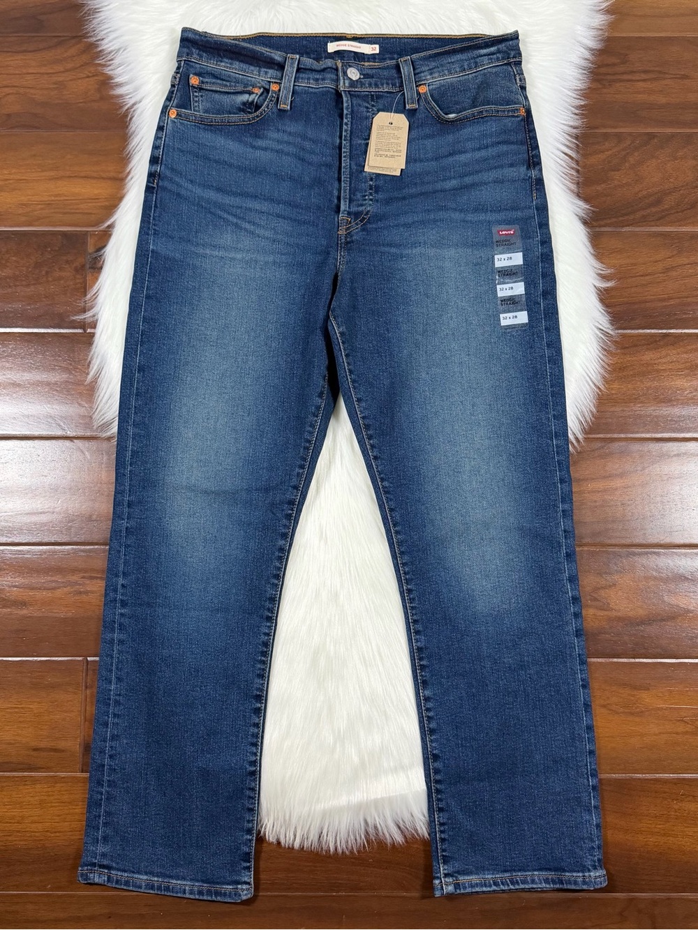Levi's Women's Size 32 X 28 Wedgie Straight Denim Jeans in Here We Go